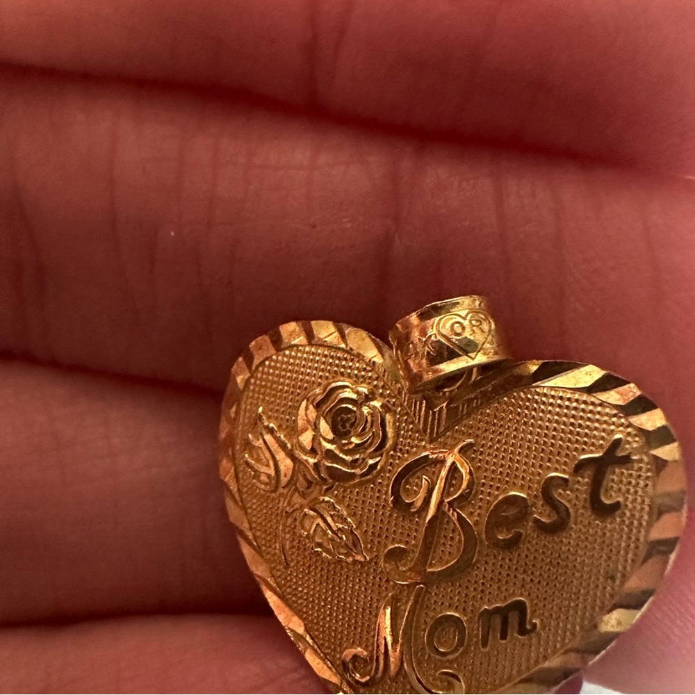 14K Gold Heart 'Best Mom' Pendant with Rose Charm - Picture 3 of 7